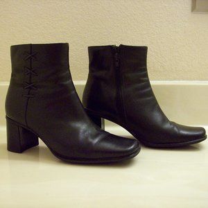 Women's Size 6.5 Ankle Boot